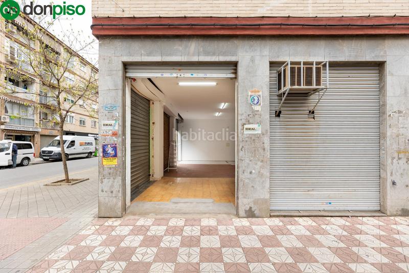 Foto 4ebbc103-8636-4bd2-bfb0-de93a6eef861. Local comercial a calle calle del profesor manuel garzón pareja a Granada