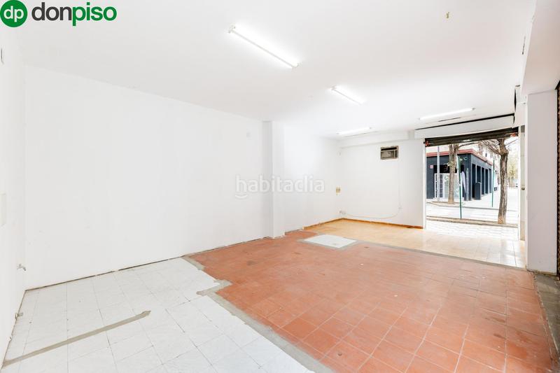 Foto 8f8106d2-1e1f-4ab4-a92c-48fa5e35b60a. Local comercial a calle calle del profesor manuel garzón pareja a Granada