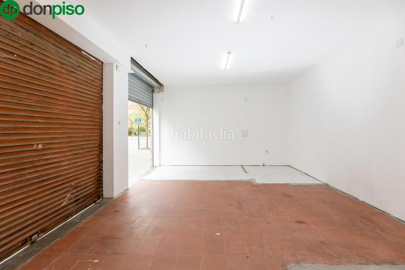 Foto 99243269-b175-47be-a312-aeb118358442. Local comercial a calle calle del profesor manuel garzón pareja a Granada