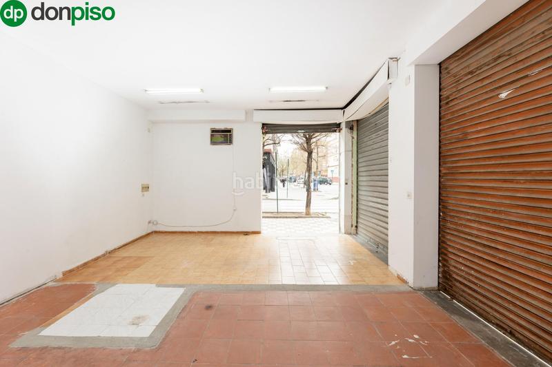 Foto ebb690a8-2f51-4fc5-b660-0d7eb84e1d69. Local comercial a calle calle del profesor manuel garzón pareja a Granada