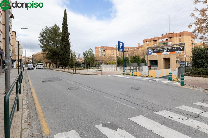 Foto eef873de-f348-4d00-80eb-43b3c51adb0d. Local comercial a calle calle del profesor manuel garzón pareja a Granada