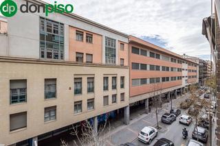Piso  Calle pedro antonio de alarcon. Amplio piso en pedro antonio de alarcon