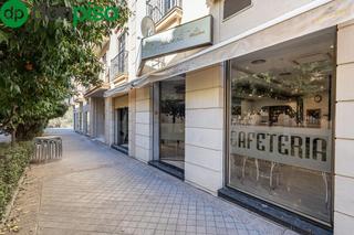Local commercial à Calle rector lopez argueta 23. Cafetería junto facultades  totalmente instalada!