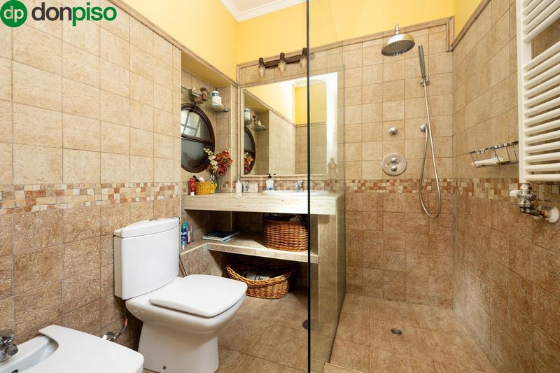 Foto 3d44f859-45ff-4993-8b23-81f44eb91aac. Casa gran casa en albaicín bajo. en Barrio de Albaicín Granada
