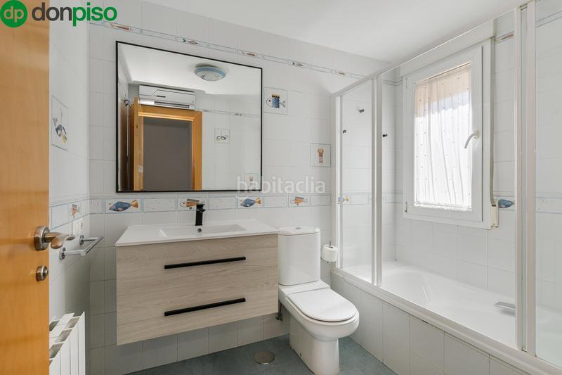 Foto ac9a0b79-922a-4663-a856-033f0c112d69. Casa en ramon j.sender 1 el hogar que estabas buscando!!! aquí está!!! en la zubia. en Zubia (La)