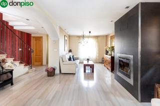 Casa aparellada  Calle de francia. Sale a la venta una fantastica vivienda unifamiliar pareada