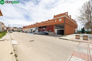 Aparcament cotxe  Calle clara campoamor. Parking en sotano de edificio en granadaaeropuerto