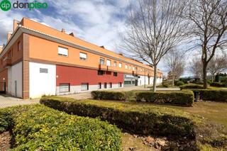 Local Comercial a Calle clara campoamor 1. Gran local en venta en granada  aeropuerto
