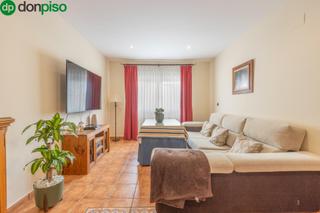 Casa adossada a Calle málaga 23. Espaciosa casa en venta en el padul