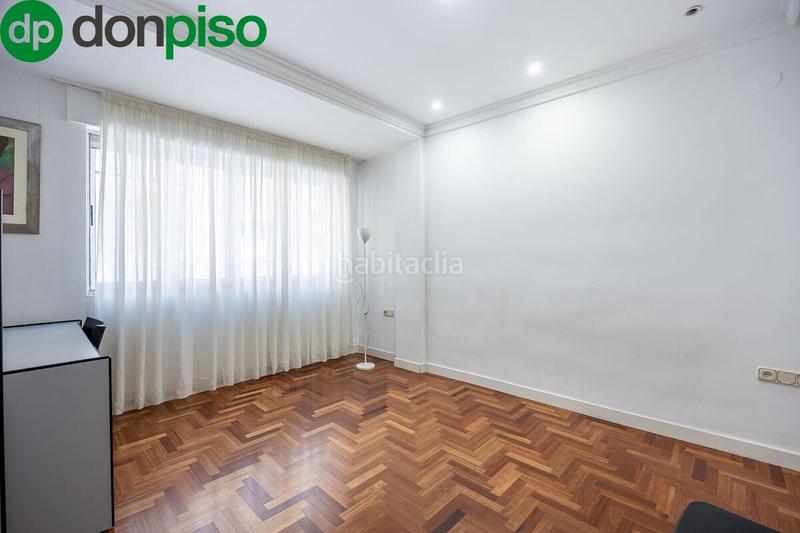 Foto b2a5f59b-2d91-4462-b49b-6440708ae775. Piso magnifico piso muy luminoso de 155 m2 en Pajaritos! en Granada