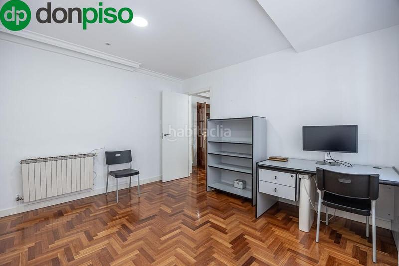 Foto bce59b56-e685-4301-83c5-56f5a0c0bfb6. Piso magnifico piso muy luminoso de 155 m2 en Pajaritos! en Granada