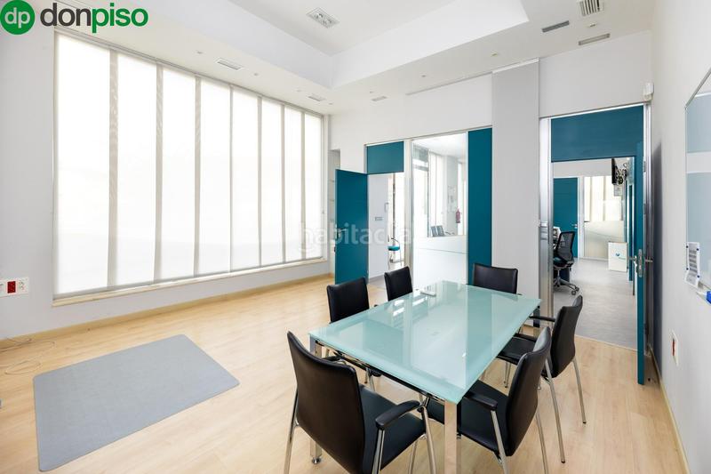 Foto 8af83e34-4bc6-40e5-b7a6-c28bfbc7d458. Local commercial dans Campus de la Salud Granada