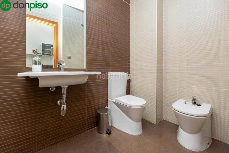 Foto ae1e9266-0ea5-40d7-b42e-bbcd223a5409. Local commercial dans Campus de la Salud Granada