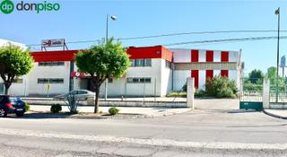 Bâtiment à usage industriel à Calle lanjaron 310. Nave industrial en venta en polígono juncaril