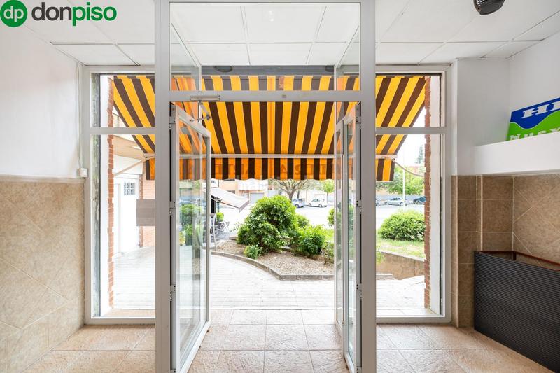 Foto 79d13845-8f87-4b92-bd73-06d75b67ce0e. Local comercial a parque nueva Granada Granada