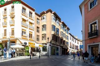 Estudio  Calle pavaneras. Estudio atico en pleno centro de granada.
