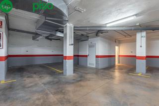 Aparcament cotxe  Nueva del santisimo. Garaje mas trastero junto gran via