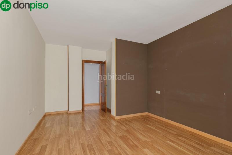 Foto 2dbff076-01f5-43a1-971f-557c67aa5323. Àtic amb calefacció aparcament a La Zubia Ciudad Zubia (La)