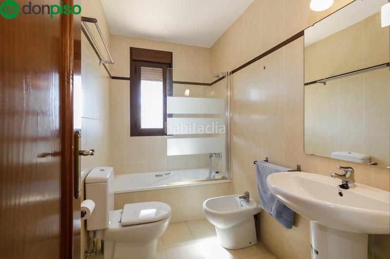 Foto 4b3dbedd-9cd7-4954-b713-c769789e4188. Àtic amb calefacció aparcament a La Zubia Ciudad Zubia (La)