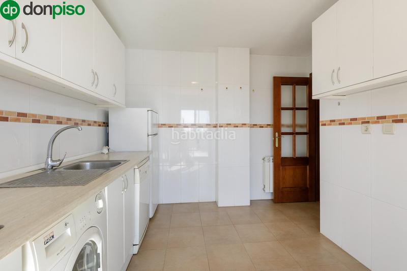 Foto e55dc7de-bf34-4c51-b8d6-9b7378808b68. Àtic amb calefacció aparcament a La Zubia Ciudad Zubia (La)