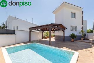Towny house  Calle floridablanca 1. Gran casa con piscina en huetor vega
