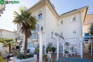 Casa aparellada  Calle de la gallomba. Casa pareada con piscina en zona muy tranquila de gojar barranco