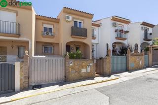 Casa adossada  Calle de montevive. No dejes escapar esta casa en otura! espacio, comodidad y precio