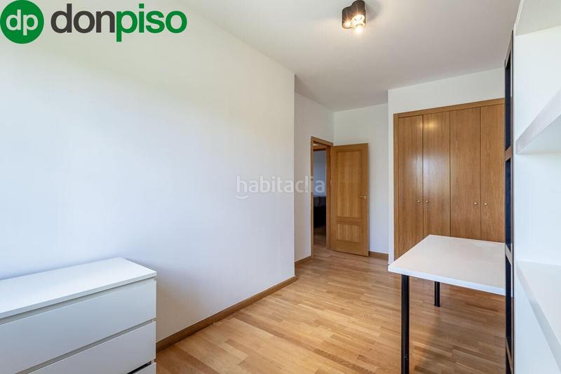 Foto 8893fe1c-0a05-4763-a202-13ce4b8bd7f2. Piso en calle corona boreal 14 precioso piso a la entrada en Jun