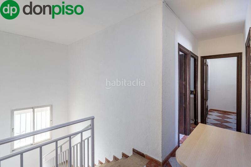 Foto d18e80e3-a600-48b3-9ccb-bb3a016e8564. Casa adossada a Poniente Armilla
