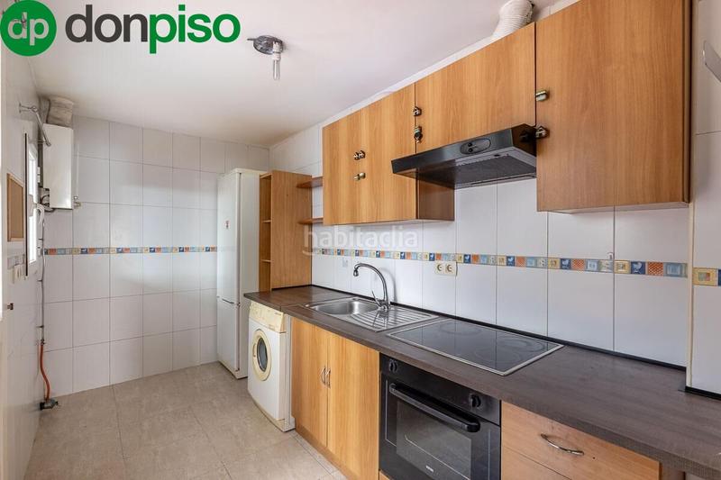 Foto ea6e8fde-f3e9-4915-bb51-fa78f3b25378. Casa adossada a Poniente Armilla