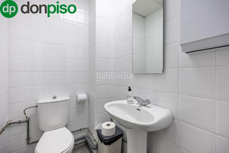 Foto 0629d7b7-a85b-472e-9e8c-22ac5146d6a3. Local comercial inversión con buena rentabilidad capital! en Granada