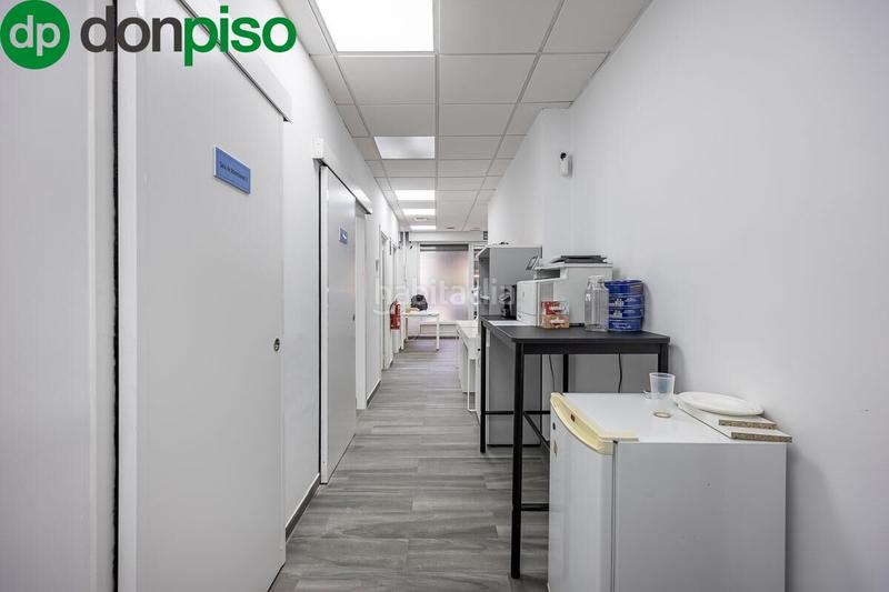 Foto 4de5fb34-9ae8-4966-98e7-7e9c1b2c6190. Local comercial inversión con buena rentabilidad capital! en Granada