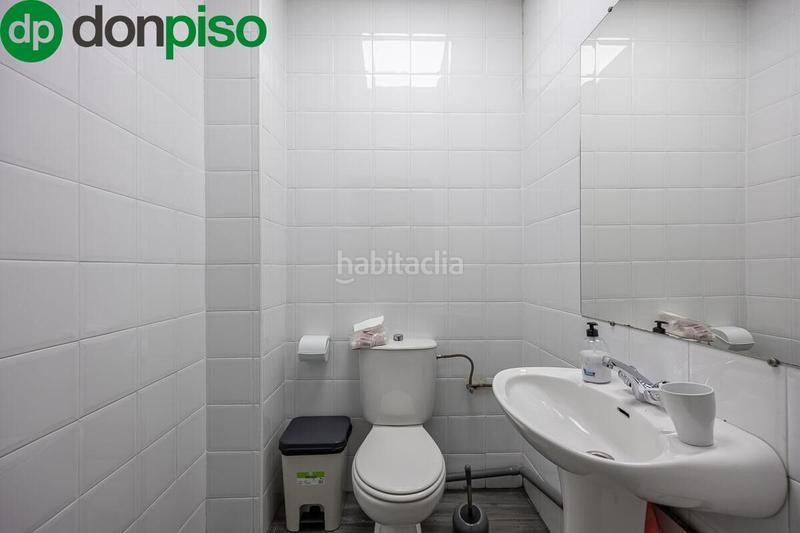 Foto a837b219-8e73-4d12-a1d3-fed2783c3ab8. Local comercial inversión con buena rentabilidad capital! en Granada