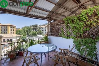 Casa adossada a Plaza del triunfo 18. Vivienda con licencia turística junto al arco de elvira