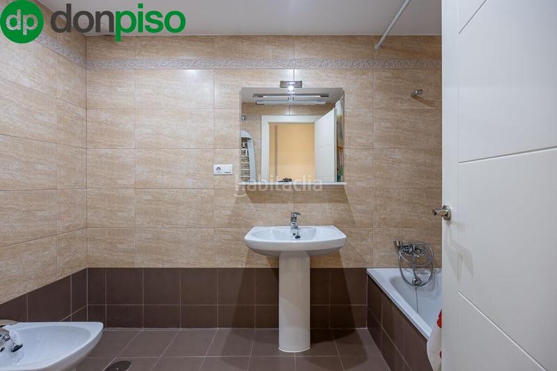 Foto 2170eaf5-24e4-4872-bd39-3ec20a87e93a. Pis a calle dinamarca 5 a Huétor Vega