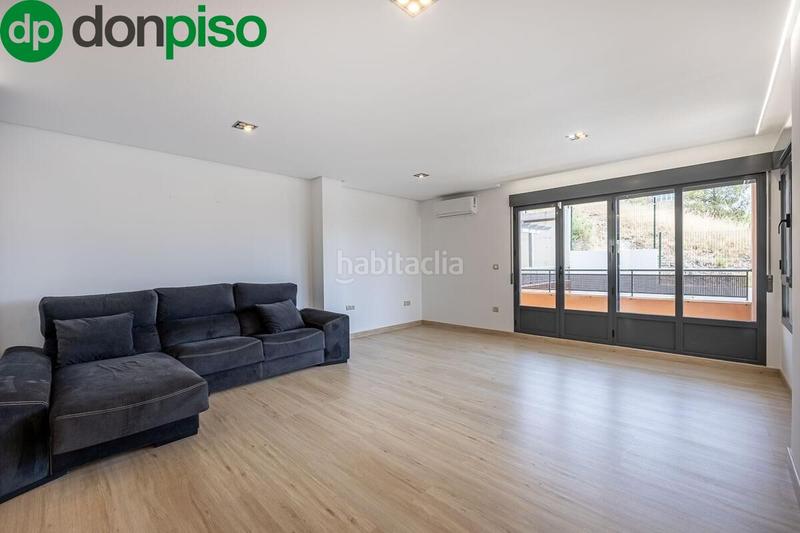 Foto 3b40bcd3-3316-4082-afa8-eec2819ccae7. Pis a calle dinamarca 5 a Huétor Vega