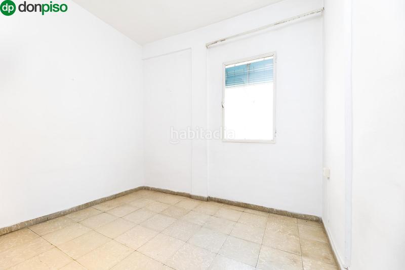 Foto 1d6f9154-f139-43a3-b76a-75c1c07e4d5a. Ático en calle agustina de aragón ático con terraza y vistas en el corazón barrio figares en Granada