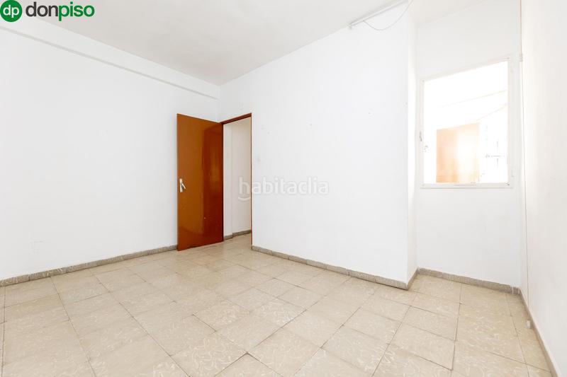 Foto bf2ee577-715a-45ad-bd65-7c876acb0772. Ático en calle agustina de aragón ático con terraza y vistas en el corazón barrio figares en Granada