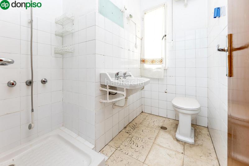 Foto f3d065e6-8aa6-4d68-b500-27d39d2b43a8. Ático en calle agustina de aragón ático con terraza y vistas en el corazón barrio figares en Granada