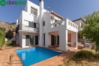 Casa  Calle almendro (ur.monte elvira. Gran casa en urbanizacin el torren