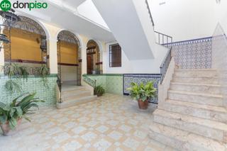 Building in Beteta 36. Edificio en venta completo junto a gran vía bajo albaicín