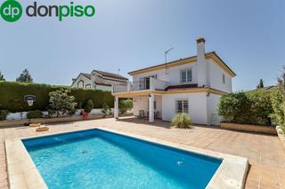 Casa a Calle encinas ur.monteluz 22. Chalet independiente con piscina en la prestigiosa urbanización