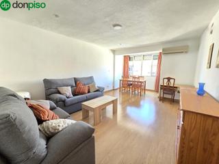 Location Appartement à Calle de ledaña 1. Se alquila habitacion para estudiantes en ultima planta junto a