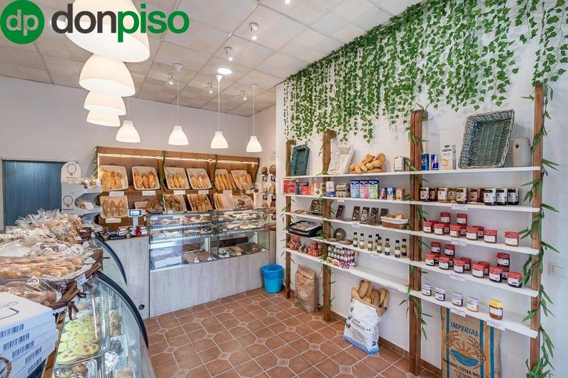 Foto 25a75b67-b5f8-421f-87d5-425f5e7b04da. Locale commerciale in calle jardin de la reina 2 in Granada