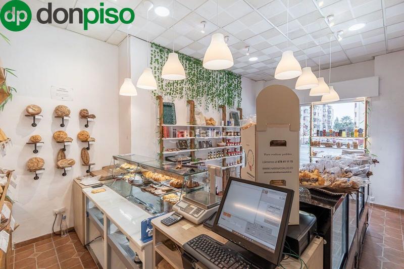 Foto 7fee4807-2858-4667-b563-d5b267fe143f. Locale commerciale in calle jardin de la reina 2 in Granada