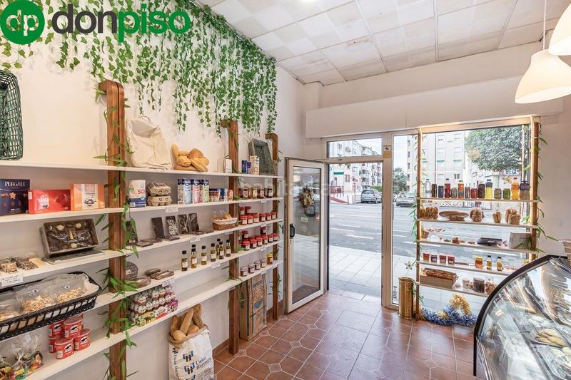 Foto 8df0af18-a9a9-4639-982a-7814068da5a2. Locale commerciale in calle jardin de la reina 2 in Granada