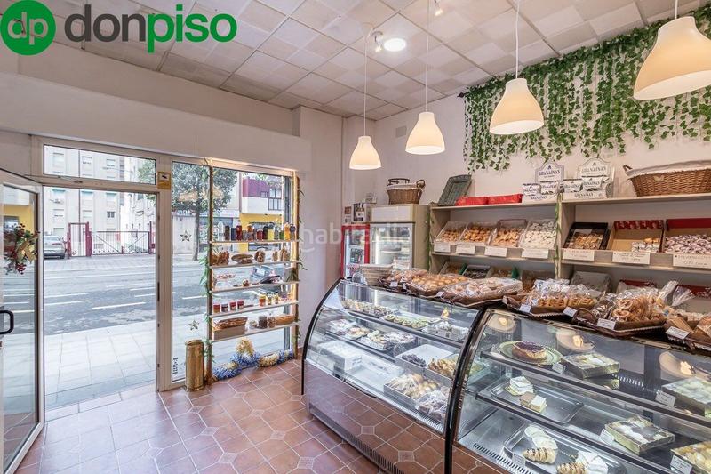 Foto d5c4dd31-0afc-4773-8027-3b4be419bfb5. Locale commerciale in calle jardin de la reina 2 in Granada