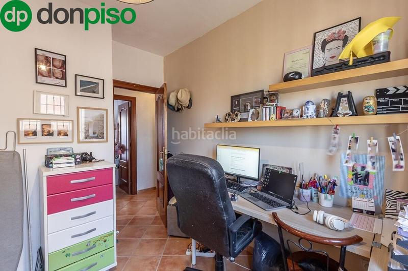 Foto c986cffe-08d8-4333-b04b-dee9b3bfa3d0. Piso en calle molinillo 1 piso de 3 dormitorios en zona baja del bariio en Monachil