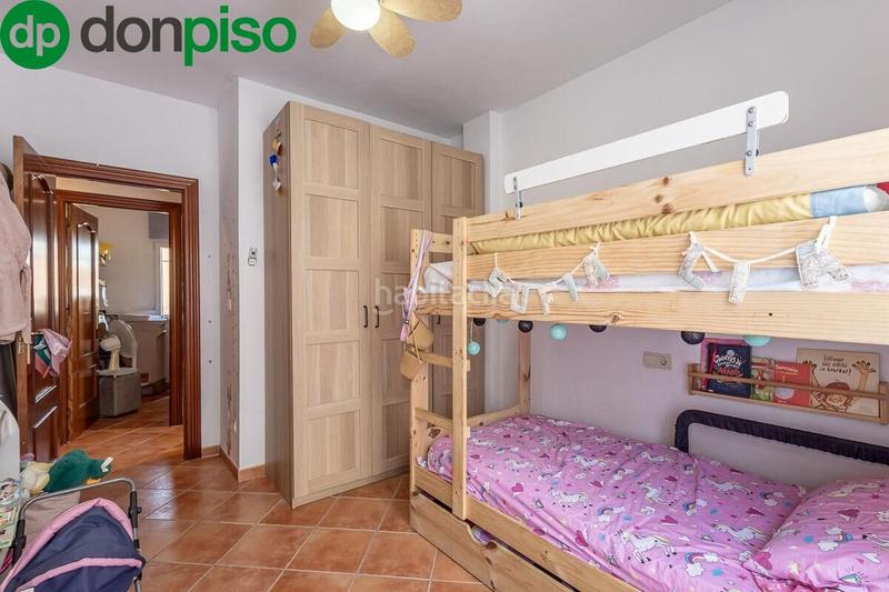 Foto df549dd7-6c06-4386-a2a5-f812d382c020. Piso en calle molinillo 1 piso de 3 dormitorios en zona baja del bariio en Monachil