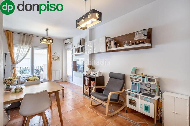 Foto e69a47b9-999e-43b2-83c1-c898fb914d2f. Piso en calle molinillo 1 piso de 3 dormitorios en zona baja del bariio en Monachil